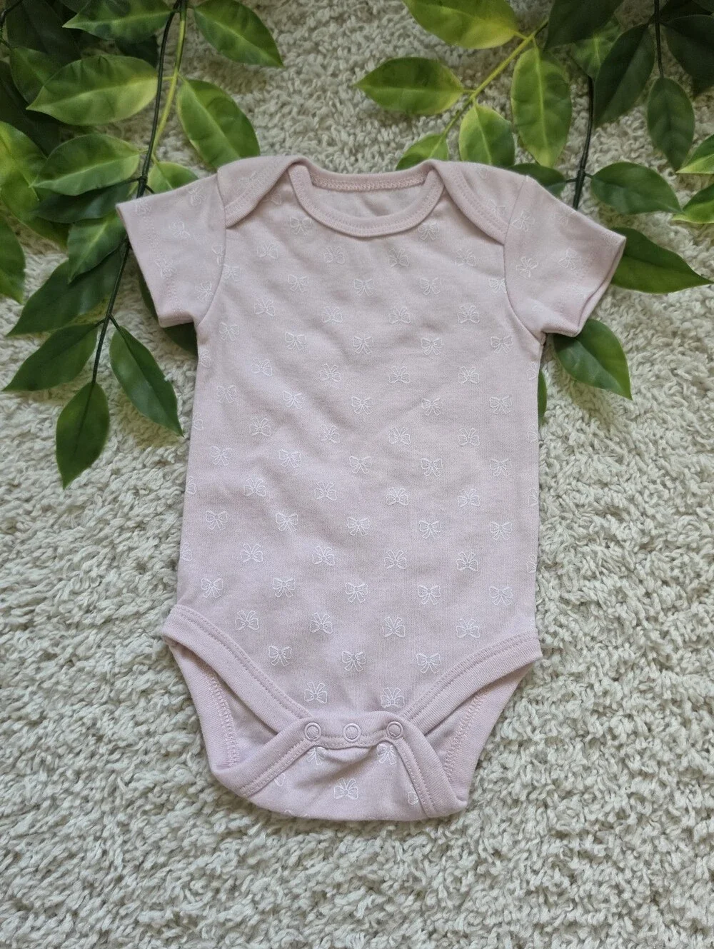 Baby Girl Light Pink Bow Onesie (0-3 Months)